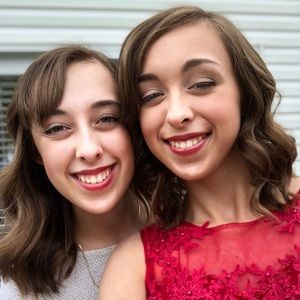 Meet your Posher, Elise